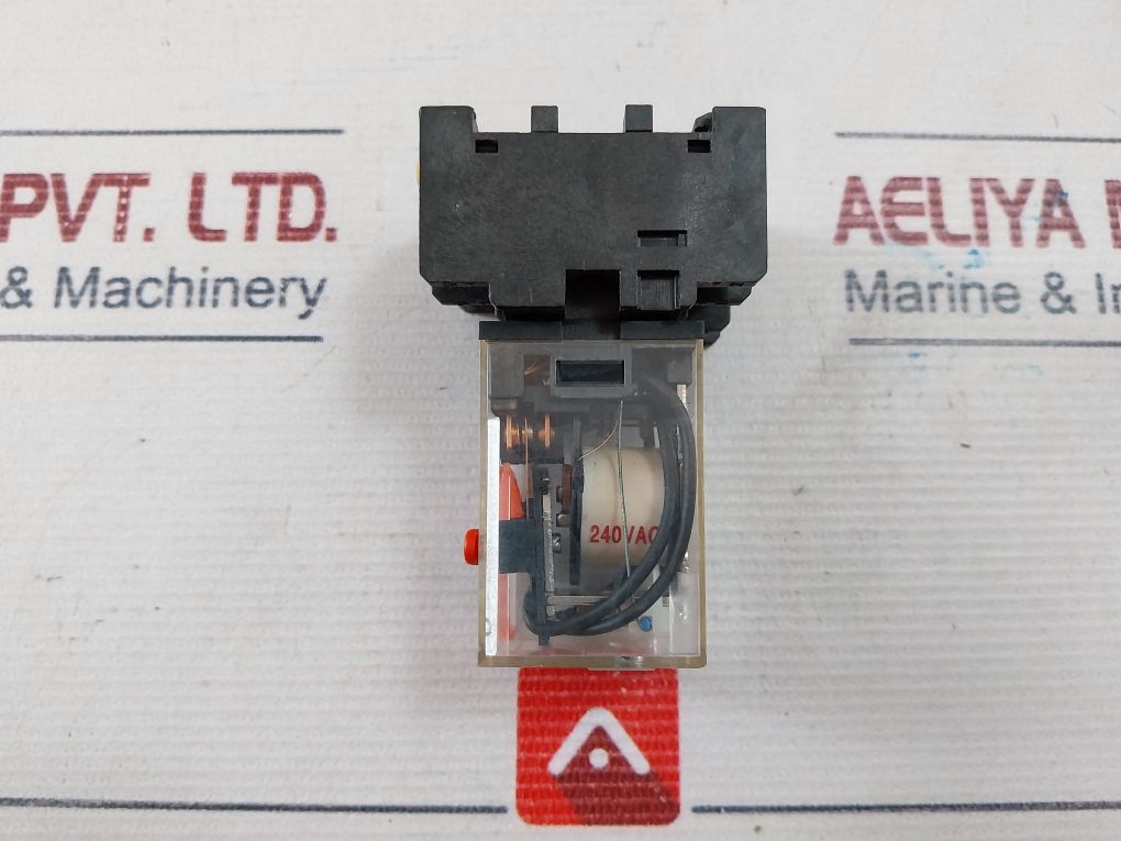 Omron Mk3Pn-5-i-s Relay With Base