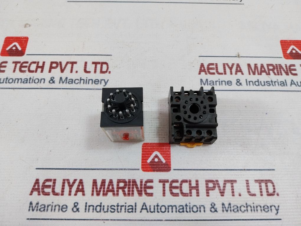 Omron Mk3Pn-5-i-s Relay With Base