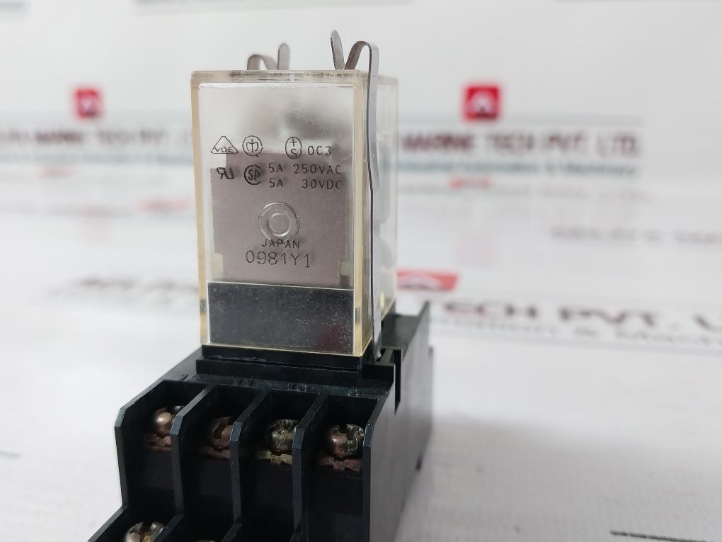 Omron My4 24 Vac Relay With Pyc-a Base 5A 250V