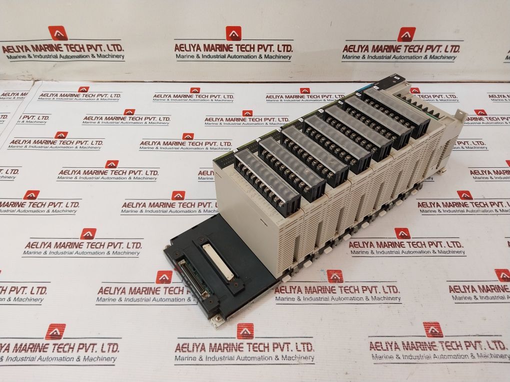 Omron Oc211 Output Unit Ac100-240V