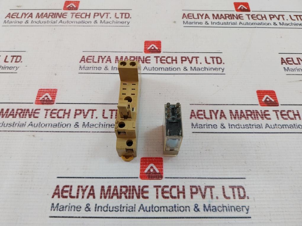 Omron P2Rf-08-e Relay With Socket Base 5A 250V