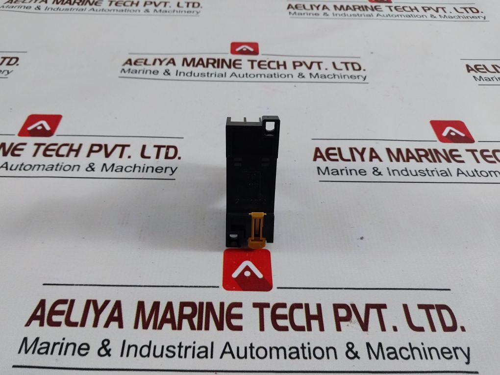 Omron Ptf08A Relay Socket Din Rail Mount