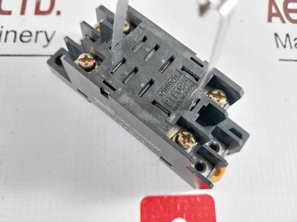 Omron Ptf08A Relay Socket Din Rail Mount