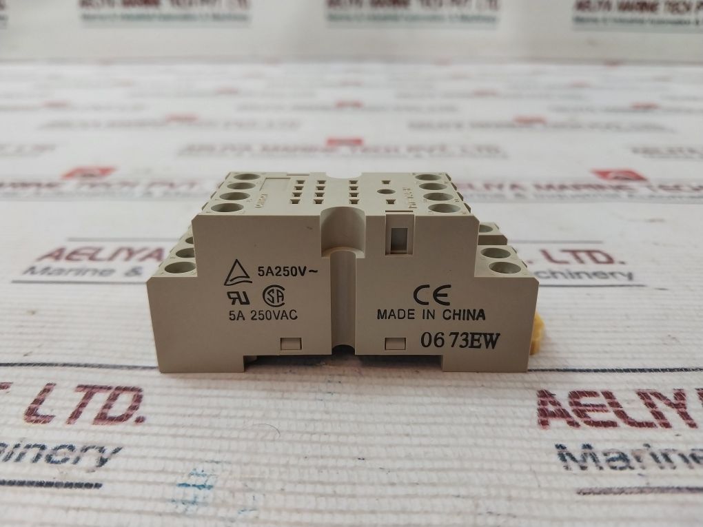 Omron Pyf-14A-n Relay Socket 250V