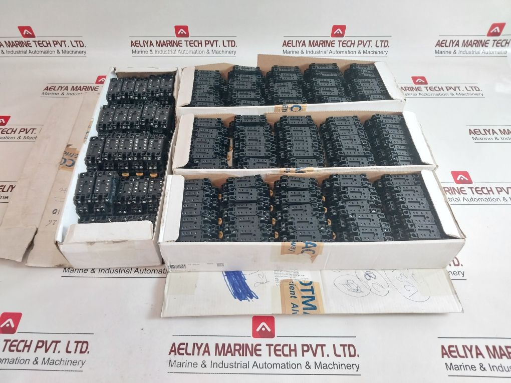 Lot Of 10X Omron Pyf08A-e Relay Socket