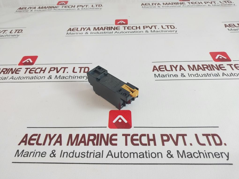Lot Of 10X Omron Pyf08A-e Relay Socket