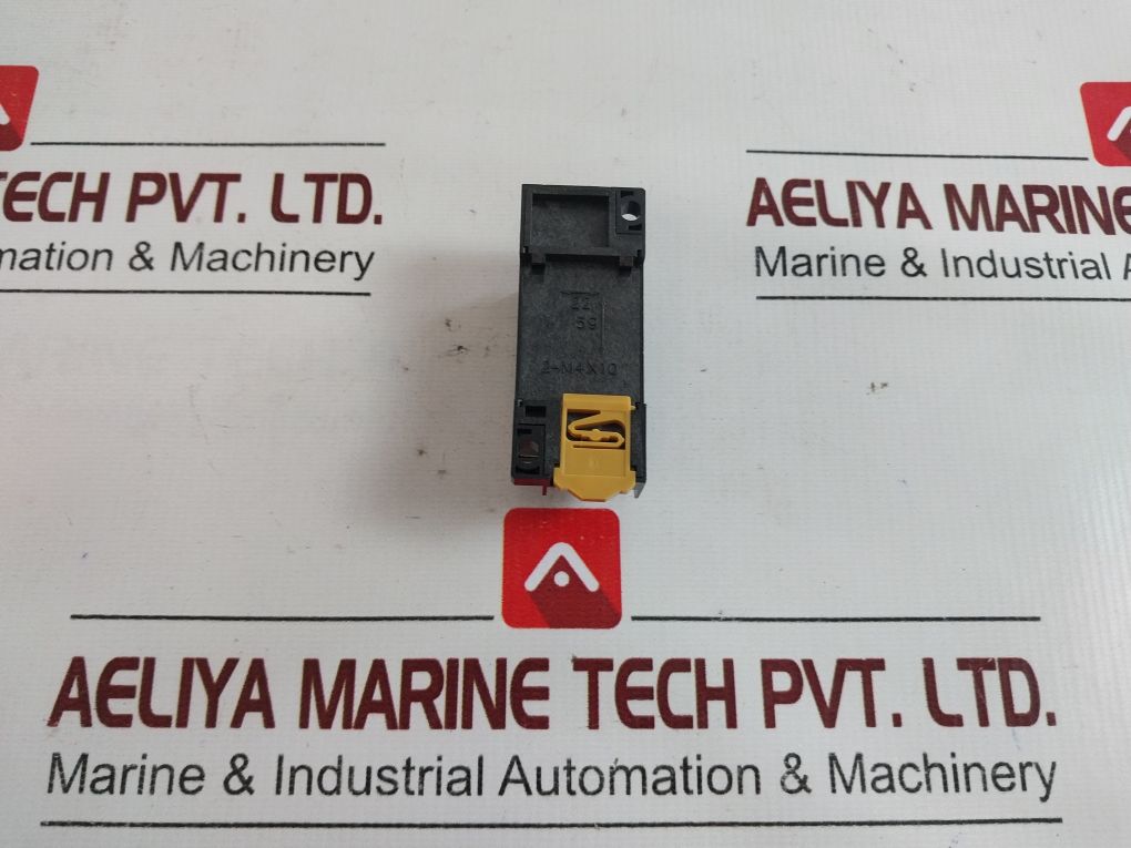 Lot Of 7X Omron Pyf14A-e Relay Mounting Socket