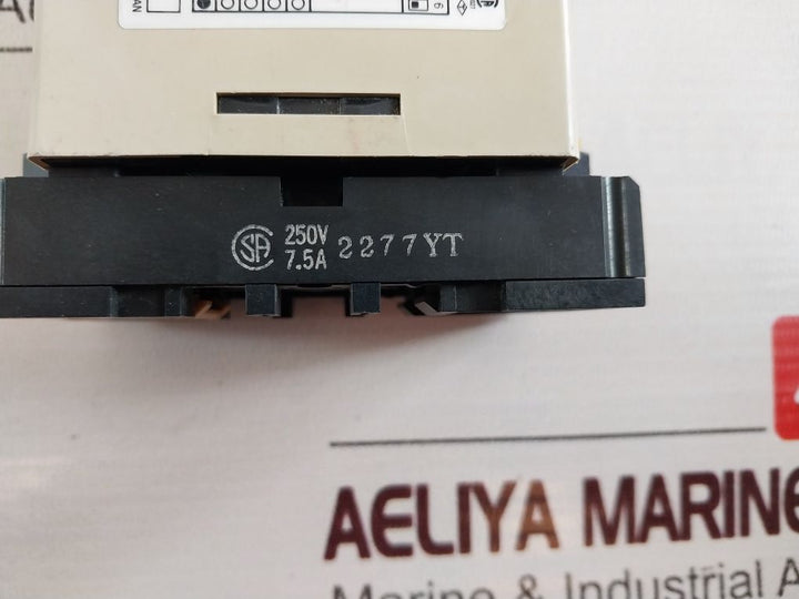Omron Sdv-fl4 Voltage Sensor With Base 100/110 Vdc 2A 24Vdc