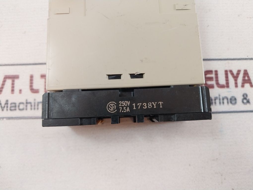 Omron Se-kp1N Motor Relay 250V 7.5 A