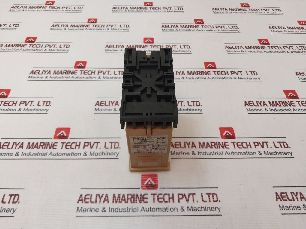 Omron Se-kp1N Motor Relay With Base 0-10Sec 50/60Hz