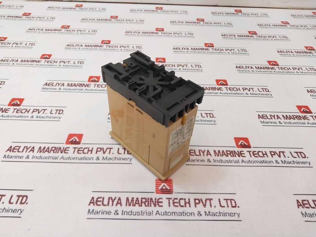 Omron Se-kp1N Motor Relay With Base 0-10Sec 50/60Hz