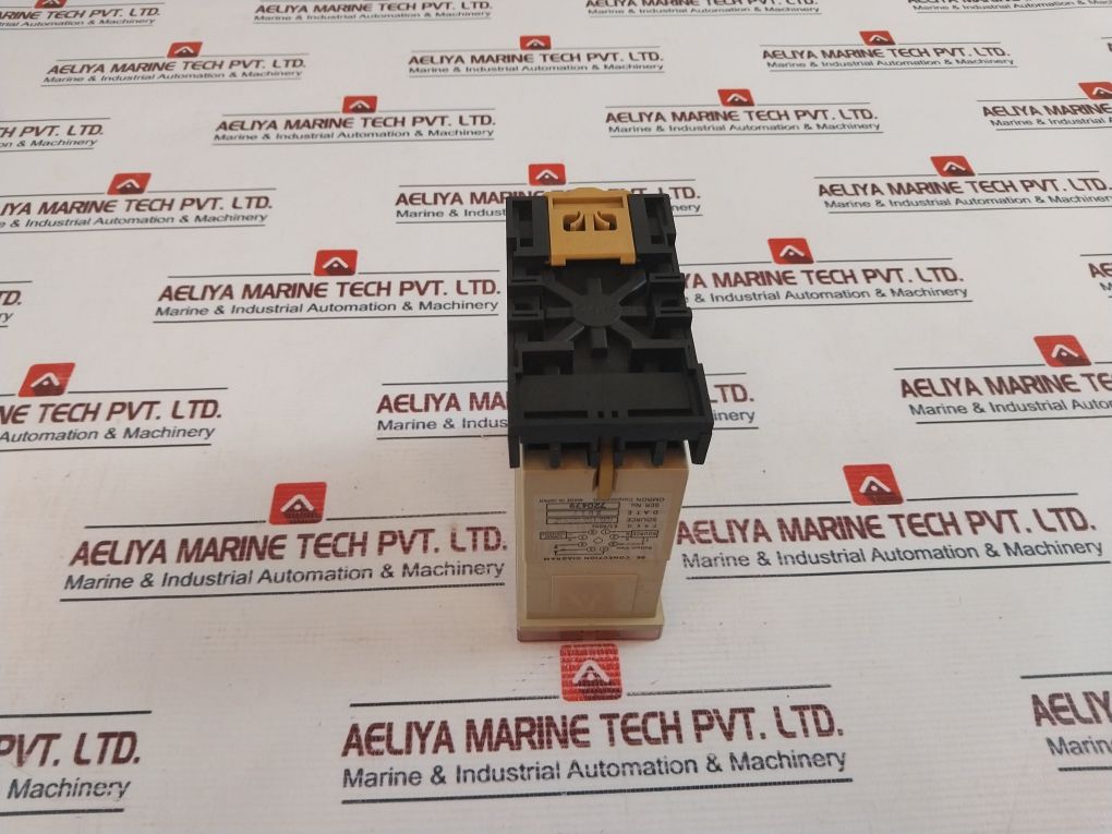 Omron Se-kp1N Motor Relay With Base 100/110/120Vac 50/60 Hz