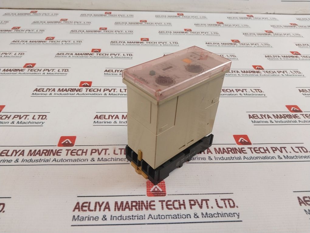 Omron Se-kp1N Motor Relay With Base 100/110/120Vac 50/60 Hz