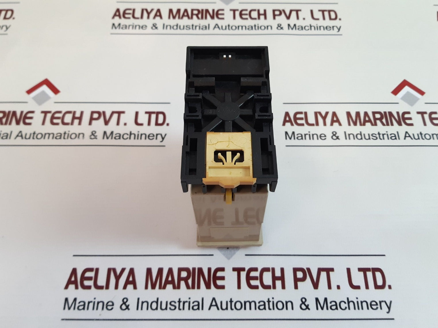 Omron Se-kp2N Motor Protection Relay With Base
