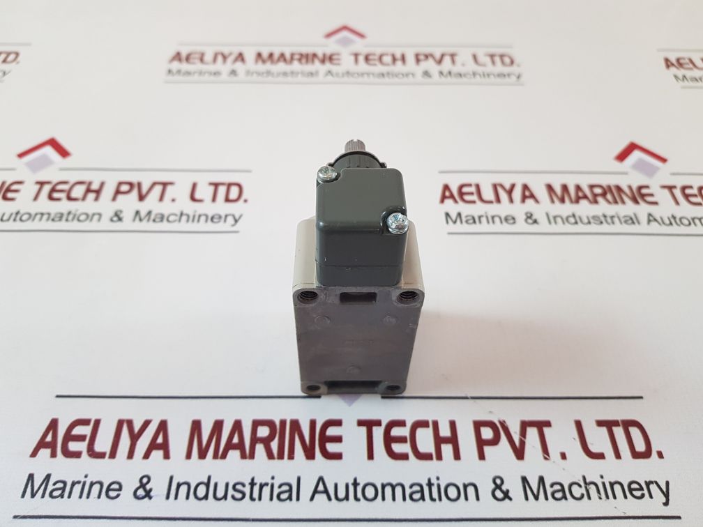 Omron Wlca12-2-n Limit Switch
