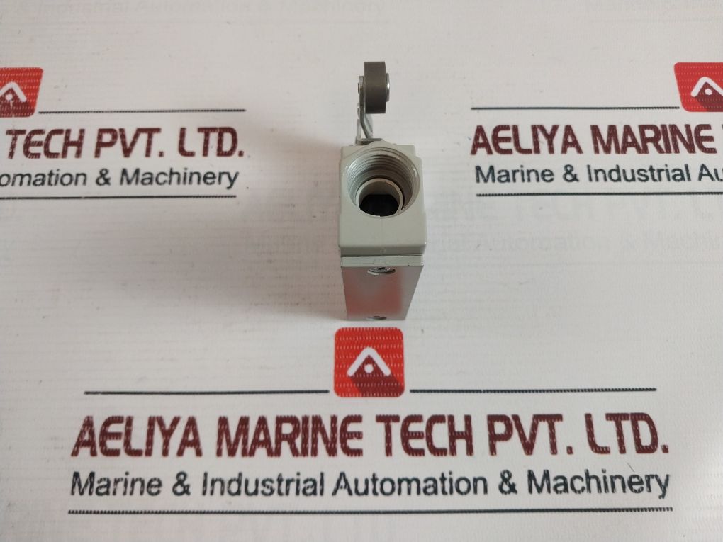 Omron Ze-qa2-2 Limit Switch