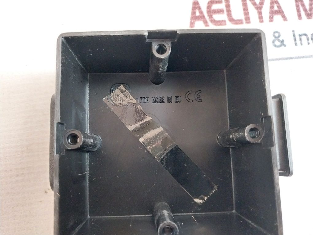 Optimus Av-4V Attenuator Wallsocket