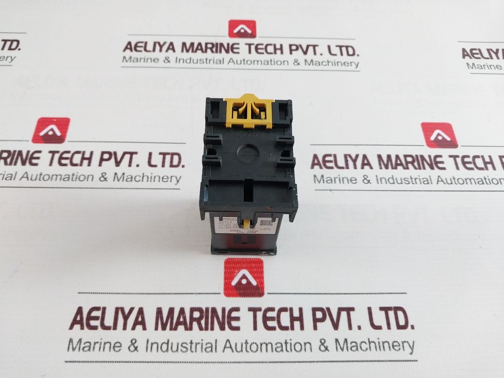 Oriental Motor Sb50 Brake Pack With Omron P2Cf-11-600 Base