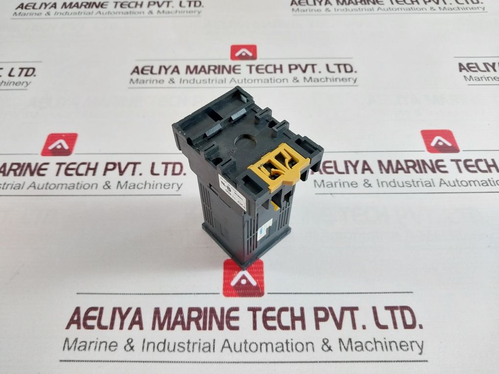 Oriental Motor Sb50 Brake Pack With Omron P2Cf-11-600 Base