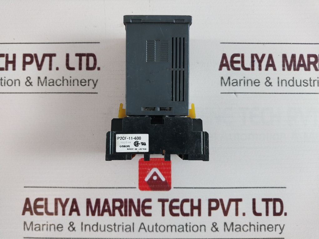 Oriental Motor Sb50 Brake Pack With Omron P2Cf-11-600 Base