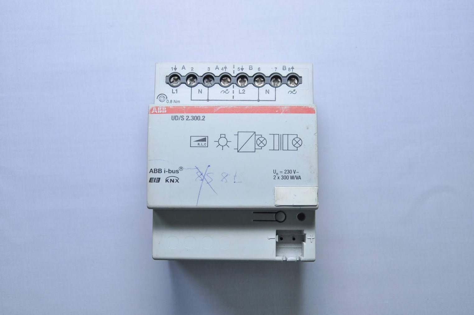 Abb i-bus® eie knx ud/s 2.300.2 universal dim actuator