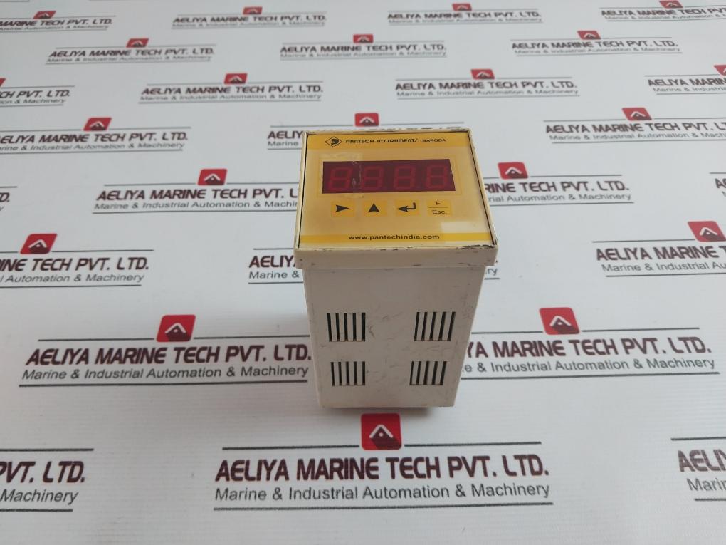 Pantech Instruments 882 P Universal Indicator & Controller 24Vdc
