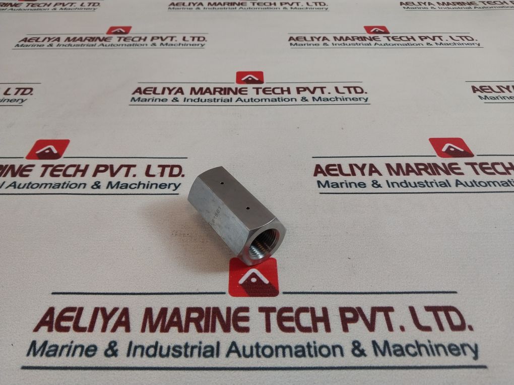 Parker 5Y5Y-9-9C Straight Medium Pressure 9/16