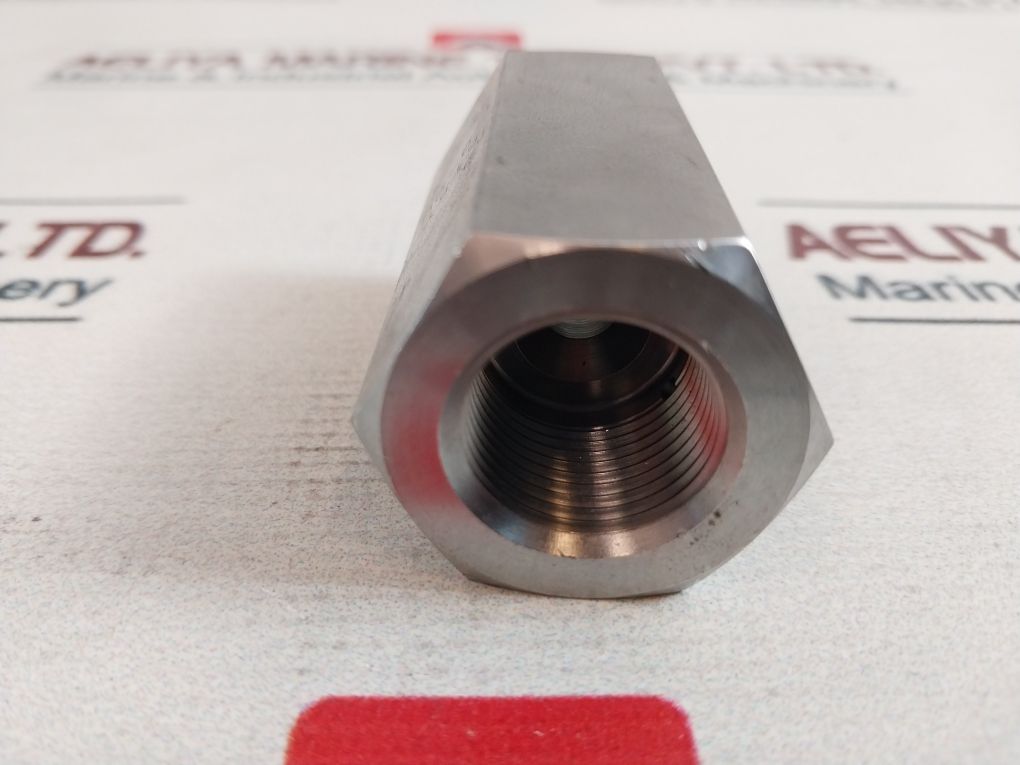 Parker 5Y5Y-9-9C Straight Medium Pressure 9/16