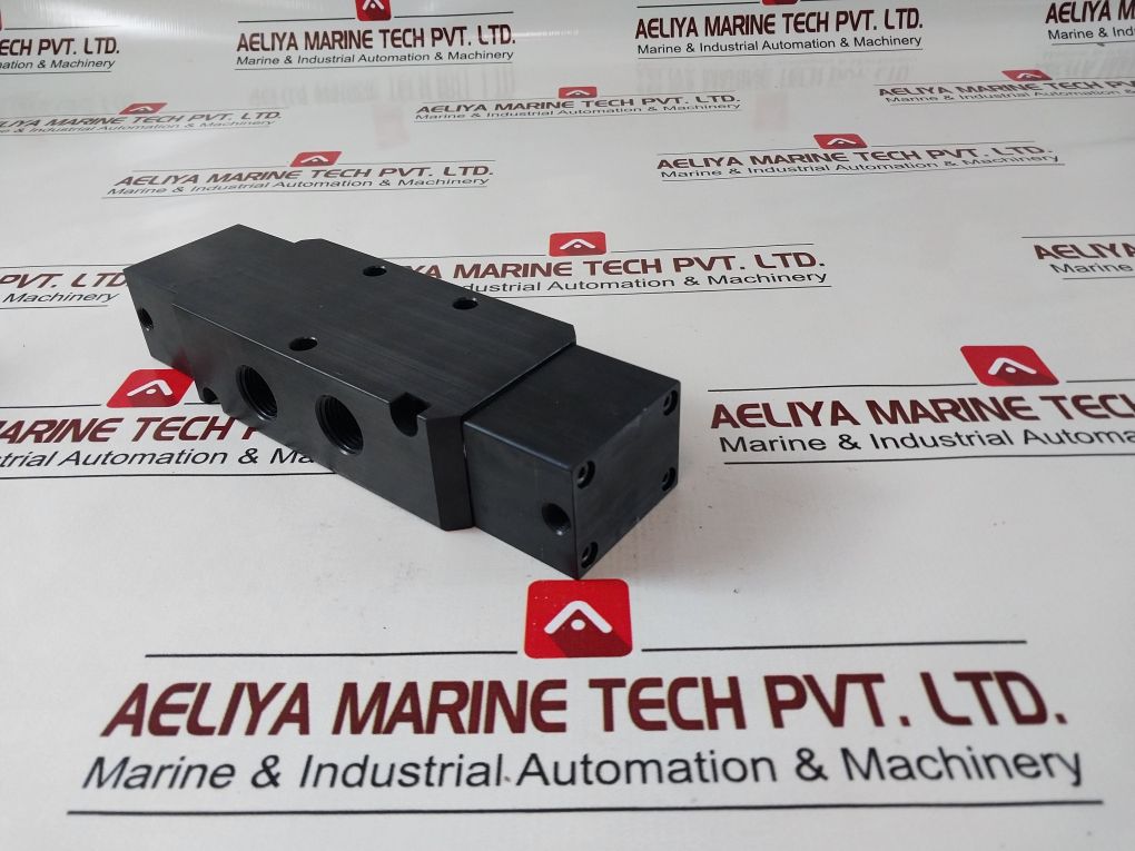 Parker B783000Xxa Air Pilot Valve 4-way 1/2 In Port