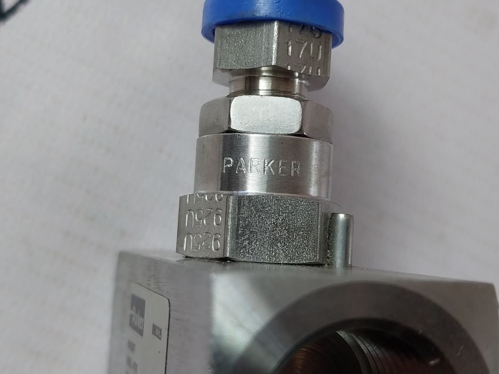 Parker Hnvs8Ff Needle Valve 1/2 In. Fpt X Fpt