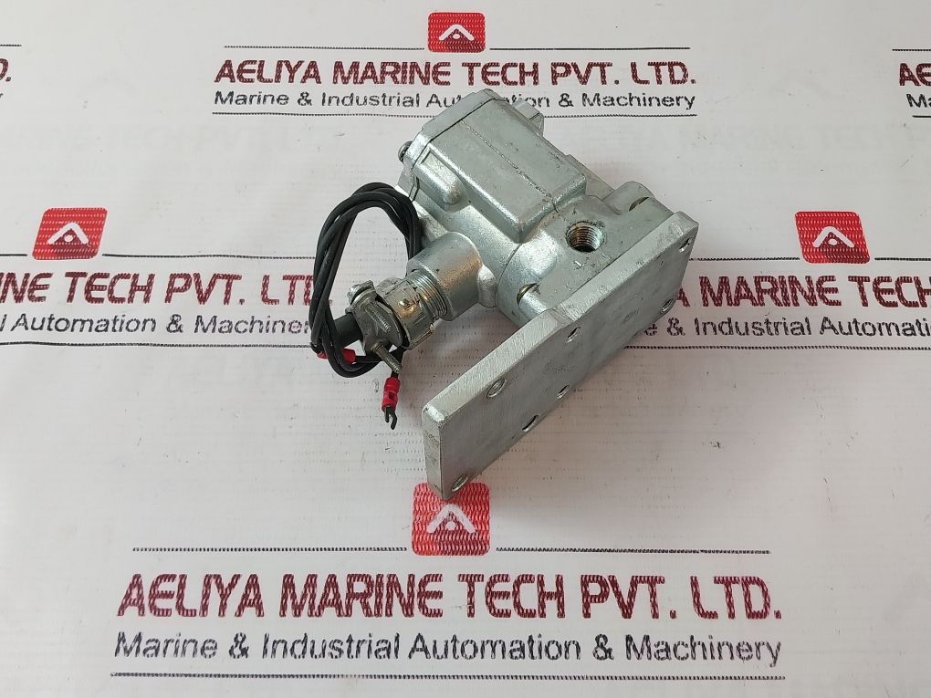 Parker K125104161 Direction Control Valve