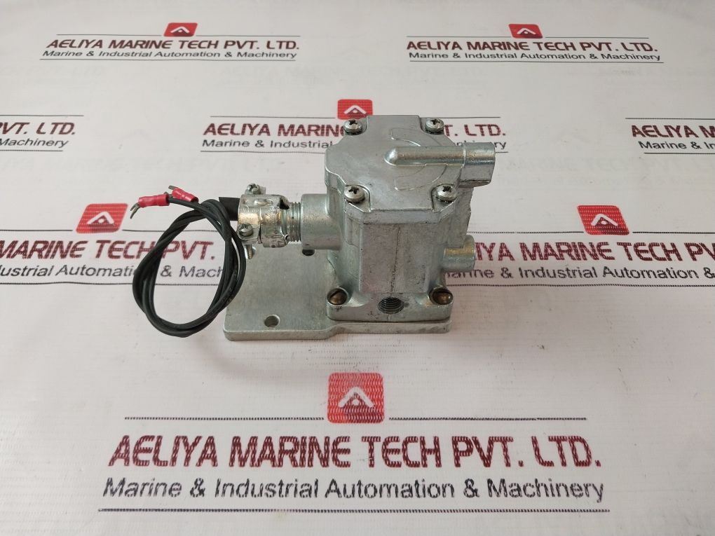 Parker K125104161 Direction Control Valve