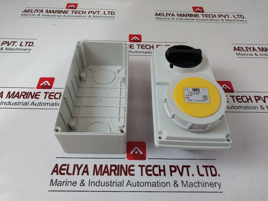 Pce 61132-4 Switch Interlocked Socket