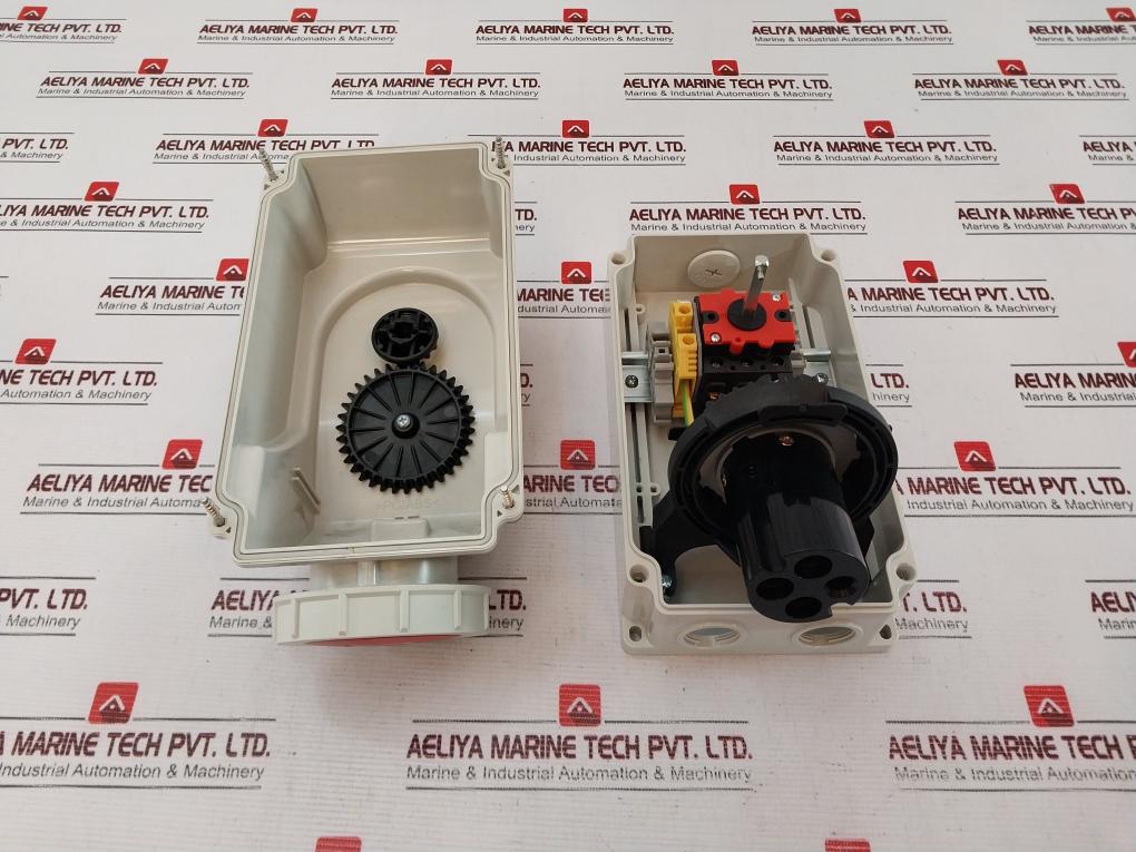 Pce 75242 Interlock Switch Socket 32/4 3H Ip66/67