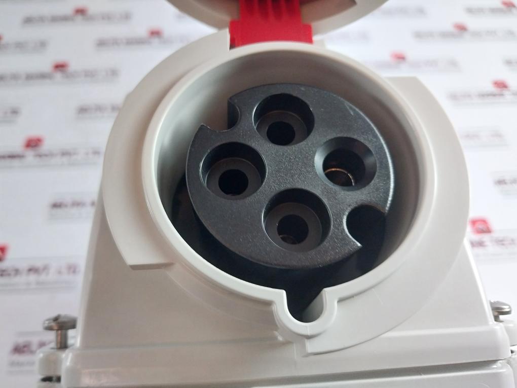 Pce 75242 Interlock Switch Socket Ip66/67 50/60Hz