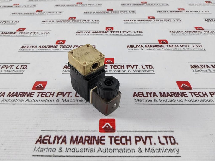 Peak Scientific 00267635 Solenoid Valve 02-5504 