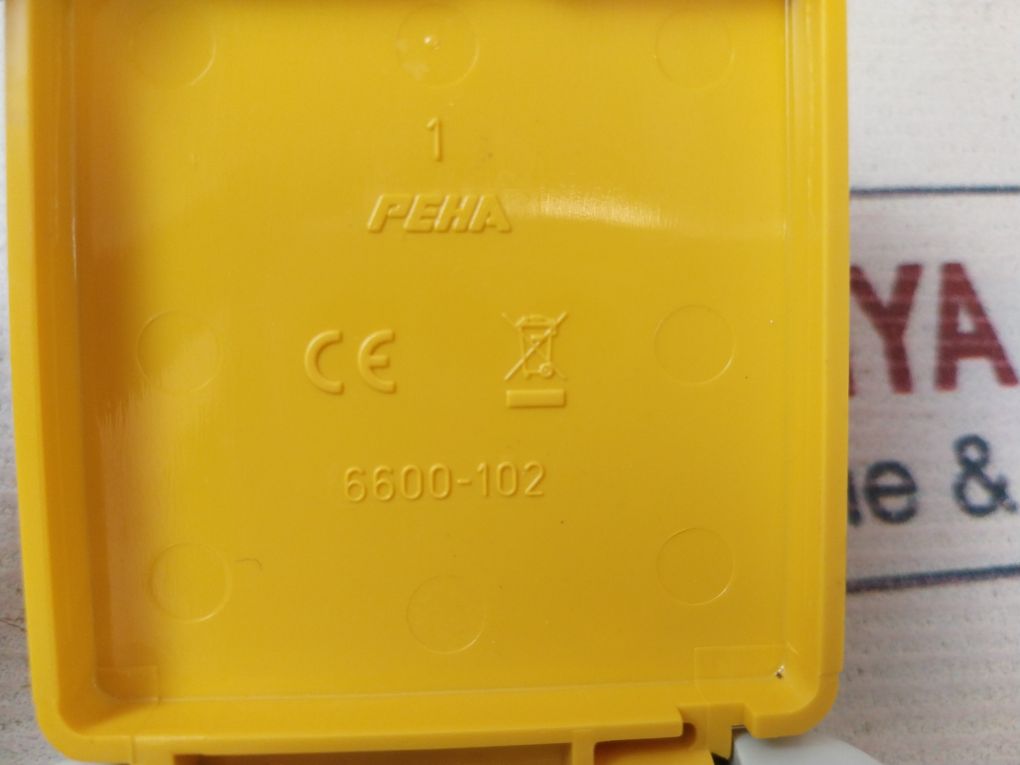 Peha 6600-102 Socket Outlet