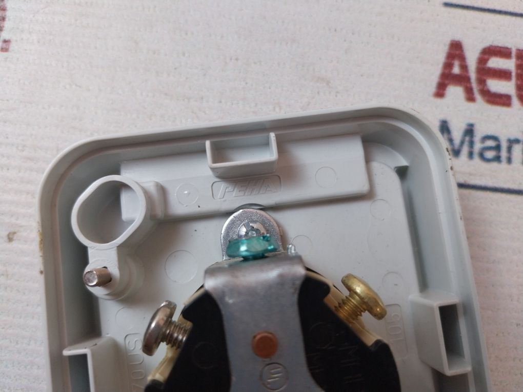 Peha 6600-102 Socket Outlet