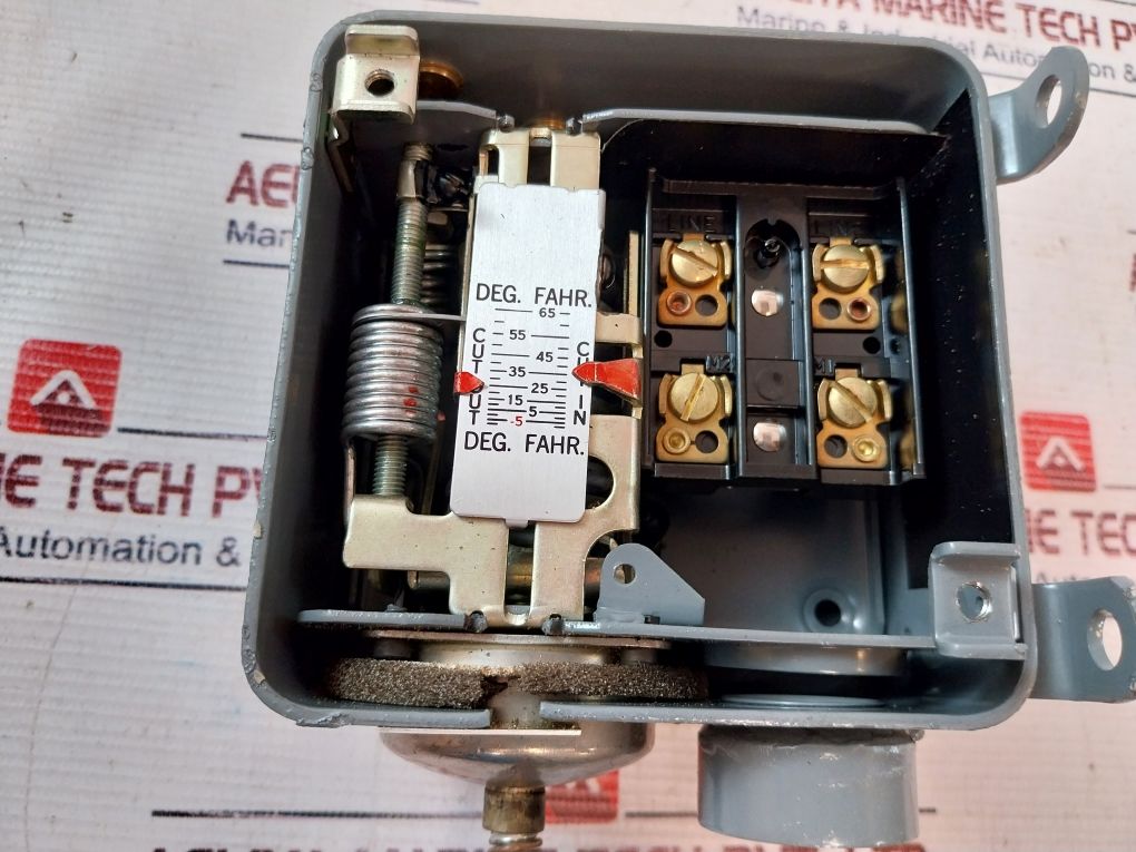 Penn/Johnson Controls A72Ae-5 Temperature Control 600Vac 300Vdc