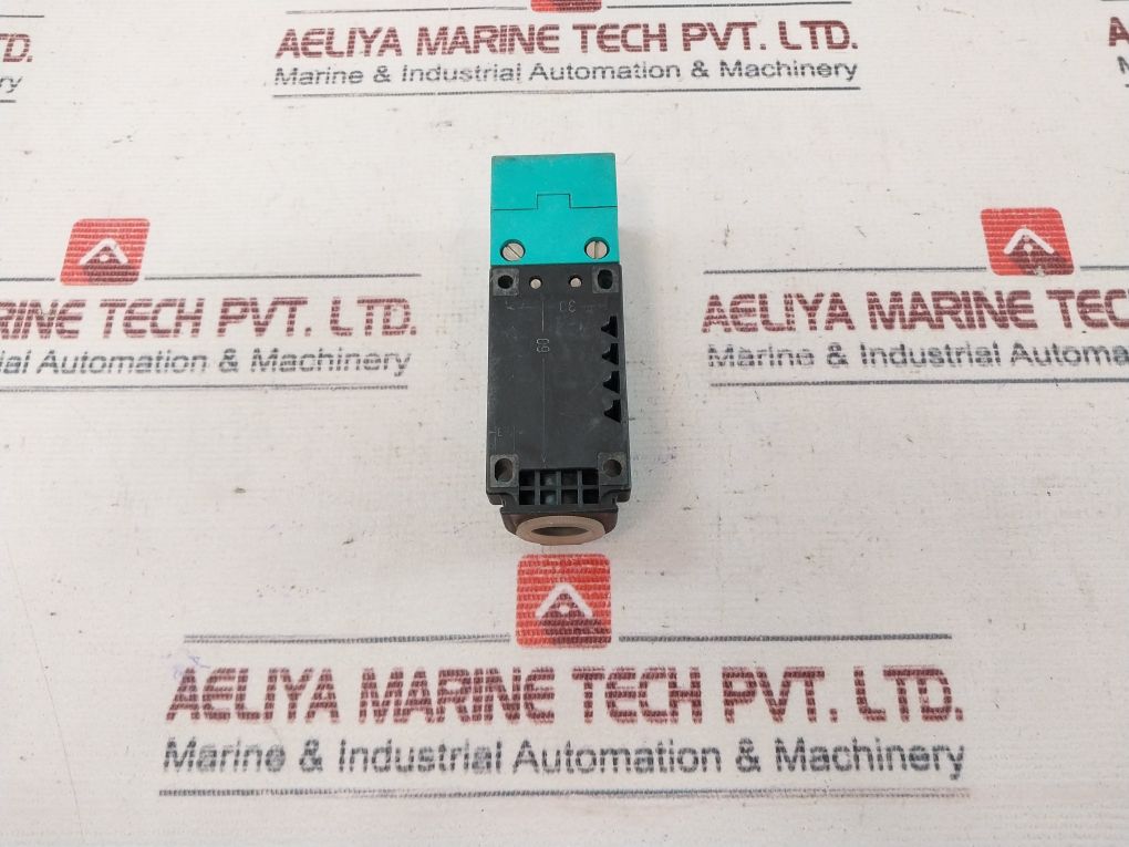 Pepperl+Fuchs Varikont En 50 044 Plug In Proximity Sensor