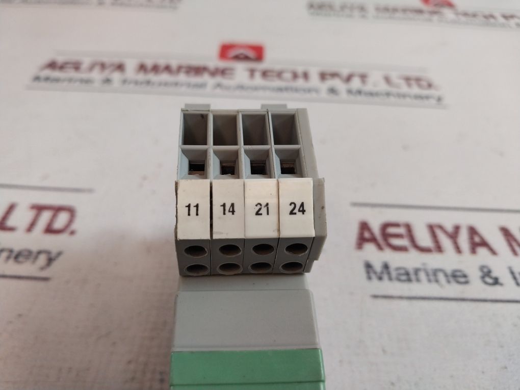 Phoenix Contact St-rel4-kg 24/21-21/Au Relay Connector With Base