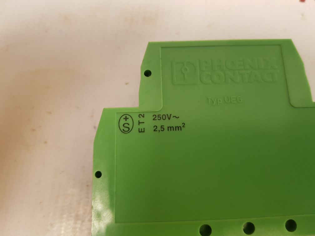 Phoenix Contact Ueg Housing Block Relay 250V~ Used