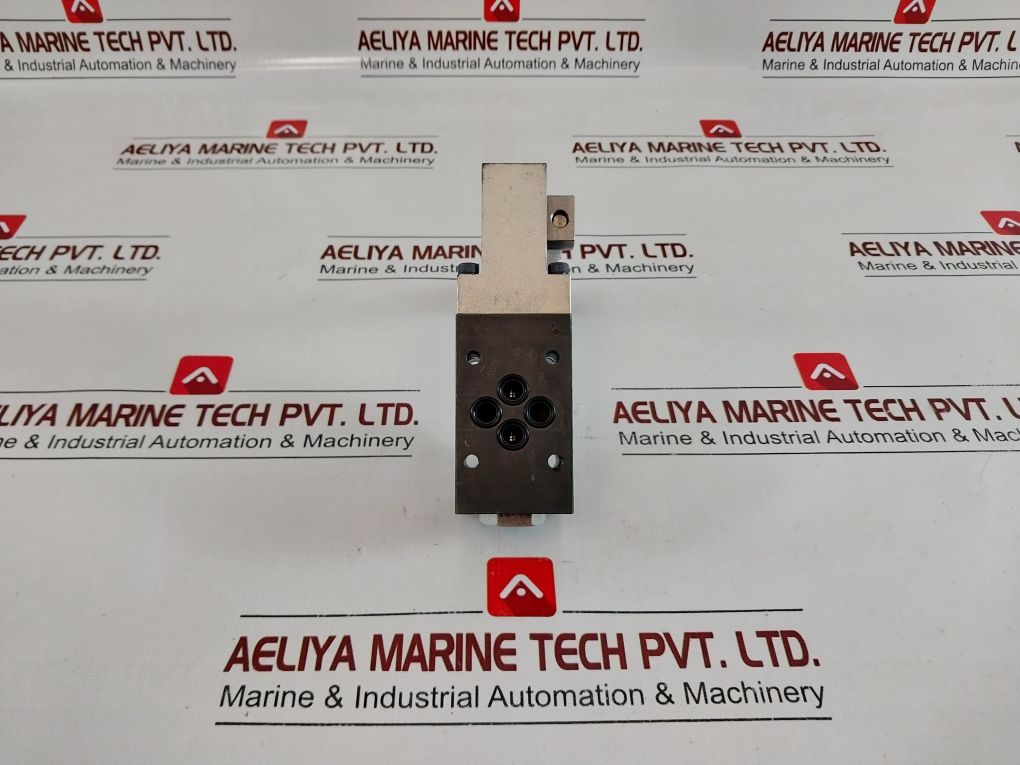 Poclain Hydraulics Kv-4/2-5Ko-6Ra51A Valve