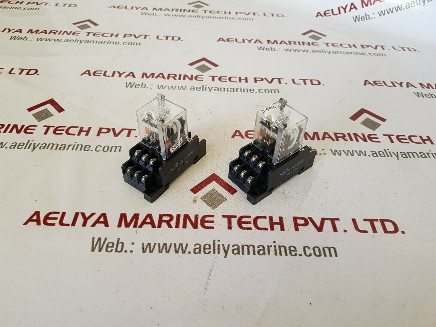 Omron ly3-d 24vdc relay socket