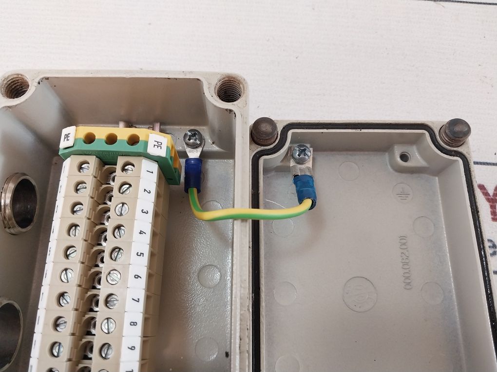 Raytheon Anschutz 134-109 Junction Box