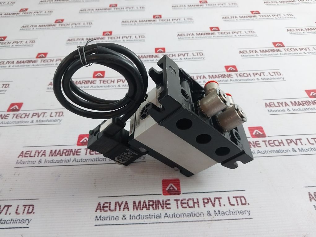 Rexroth 5811151130 Directional Pneumatic Valve