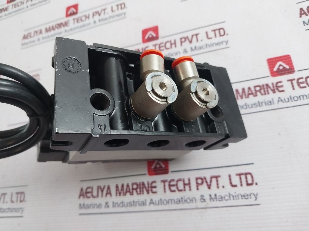 Rexroth 5811151130 Directional Pneumatic Valve