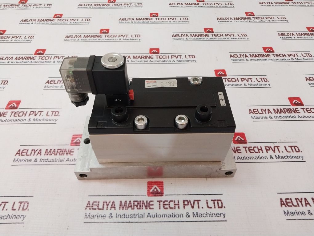 Rexroth 5814111100 Pneumatic Direction Valve 4Vdc