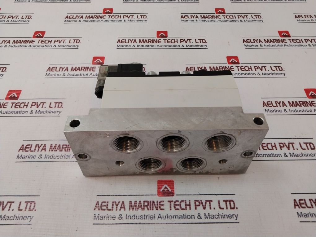 Rexroth 5814111100 Pneumatic Direction Valve 4Vdc