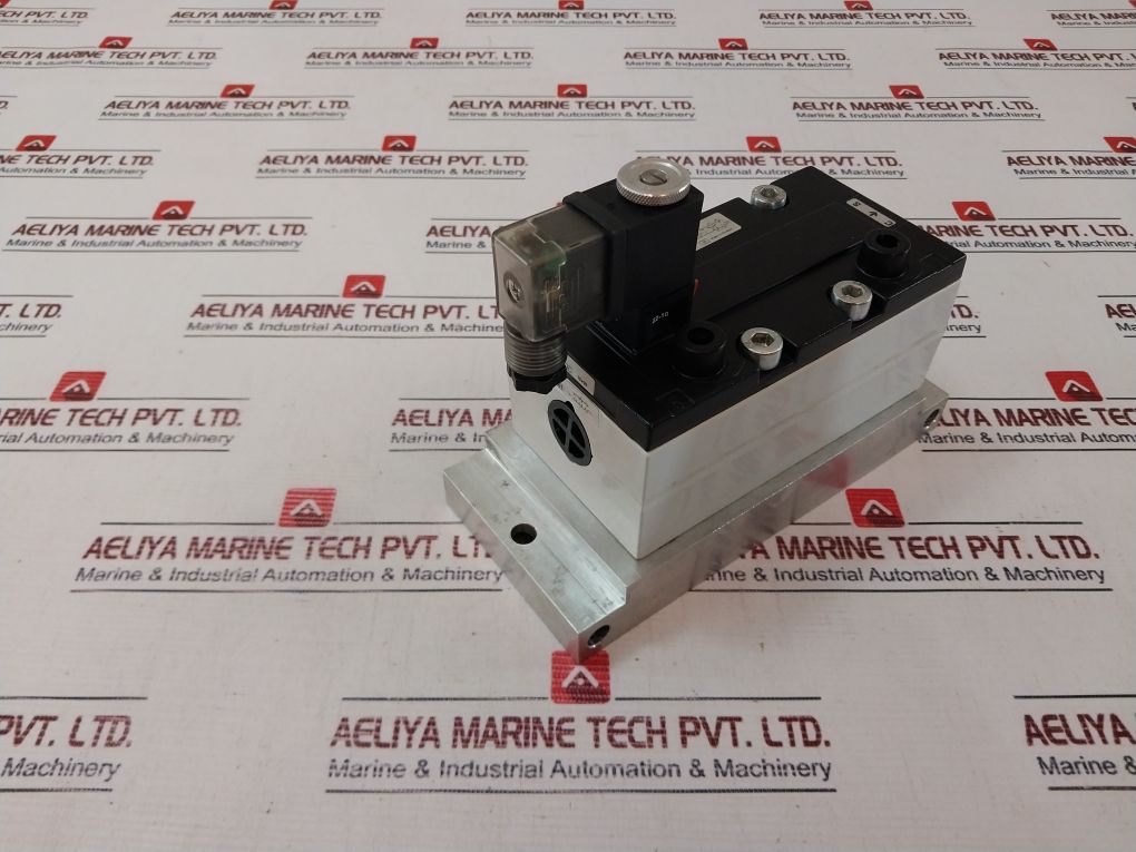 Rexroth 5814111100 Pneumatic Direction Valve 4Vdc